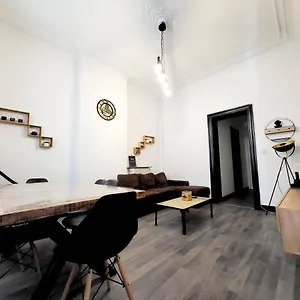 Séjour chez l'habitant Chambre Privée Au 3e étage Sans Ascenceur En Plein Centre De Charleroi